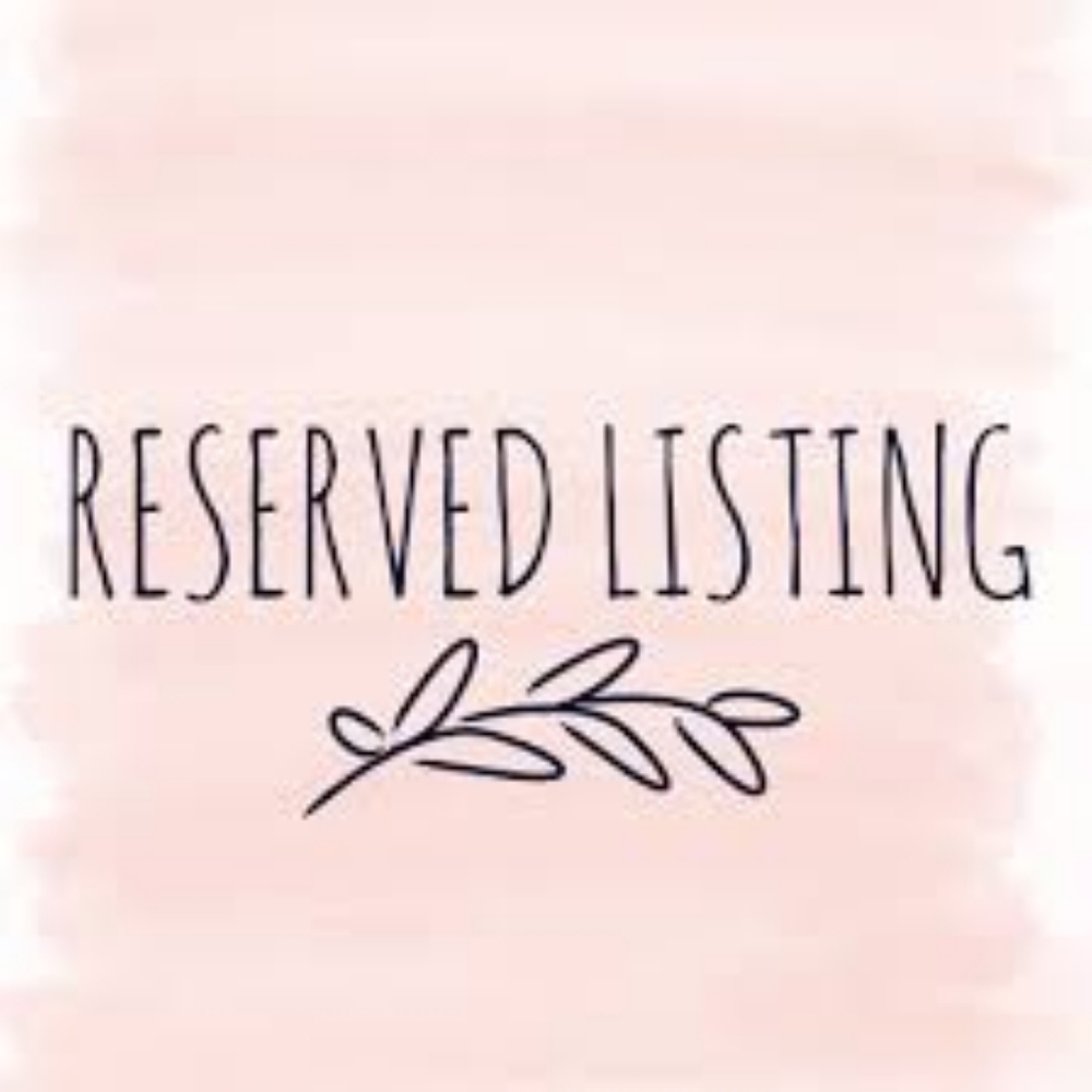 Reserved lot of 2 leos for Ash